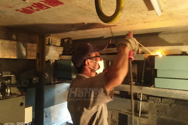 住戶室內(nèi)長期遭受電梯困擾，該如何解決？